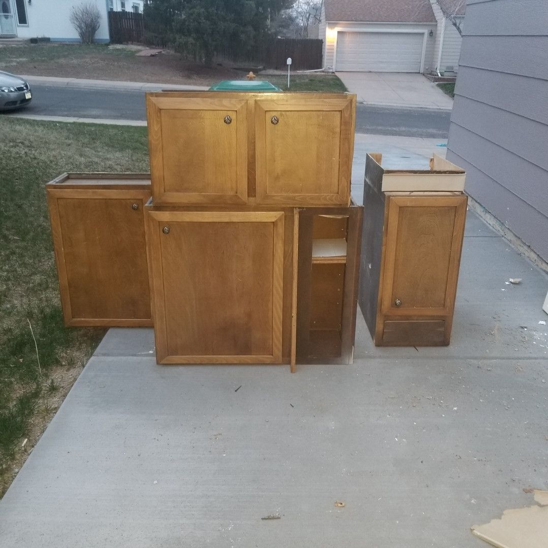 Kitchen upper cabinets