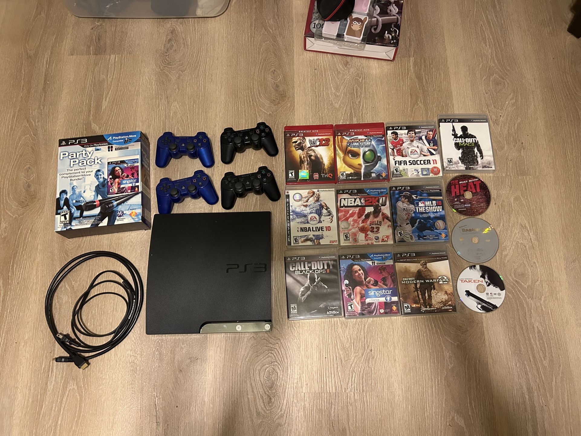 PS3 Slim 160GB - 4 Controllers - 10 Games - 3 Movies - Singstar Pack
