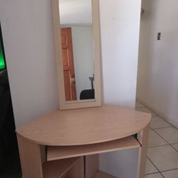 Mirror,  Corner Desk and Chair.....All X 30 Dlls...SEE PICTURES 