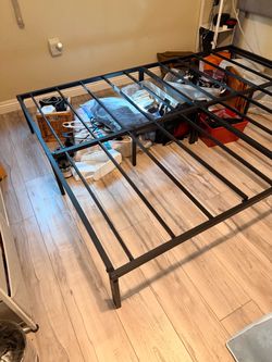 Queen Black Metal Platform Bed Frame