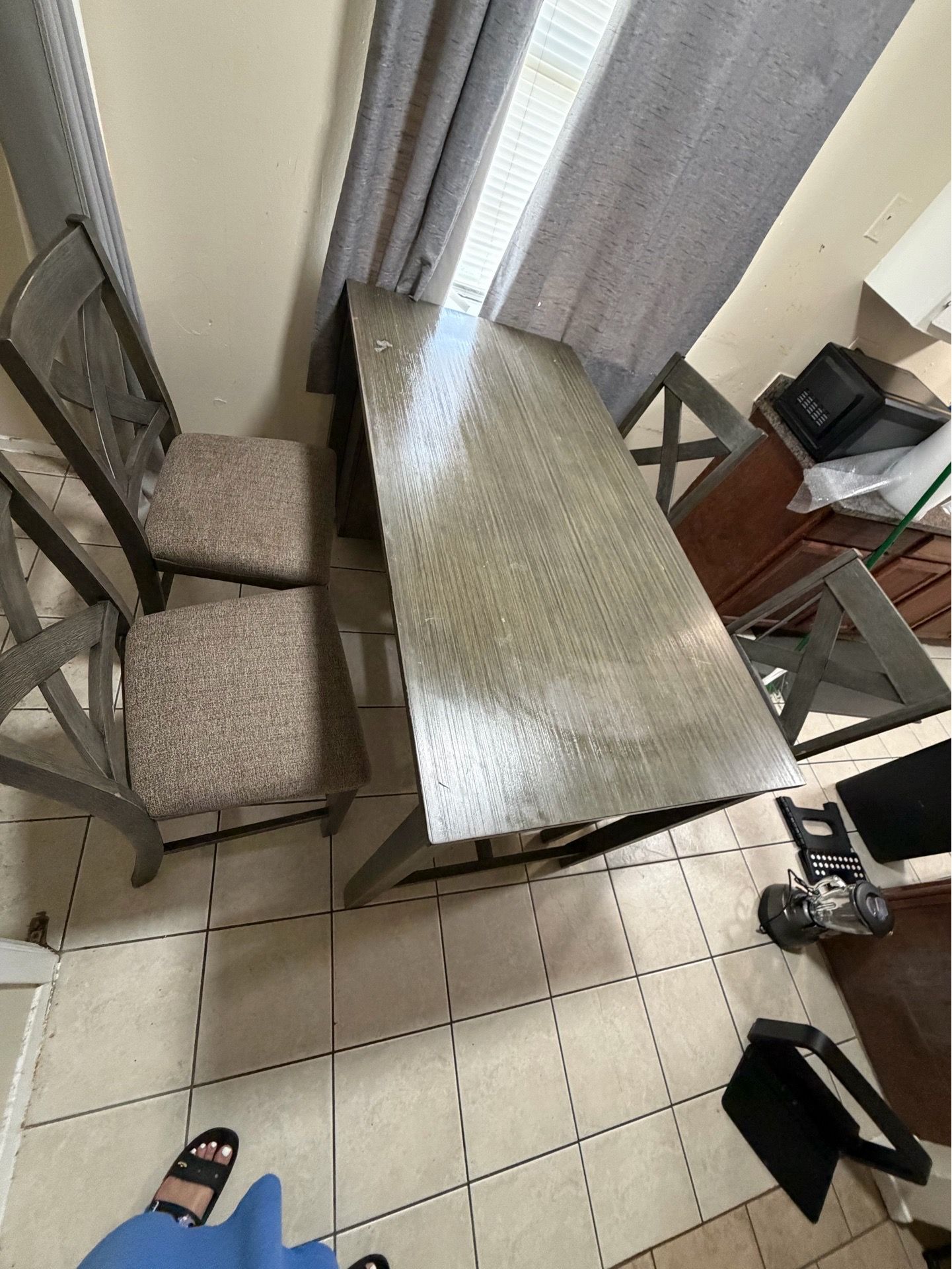 Dining table w 4 chairs
