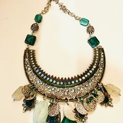 Vintage  Turquoise rhinestone necklace