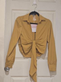 New beautiful Long Sleeve Plunge Neck Tie Front Top size Small ( reseda ca 91335)