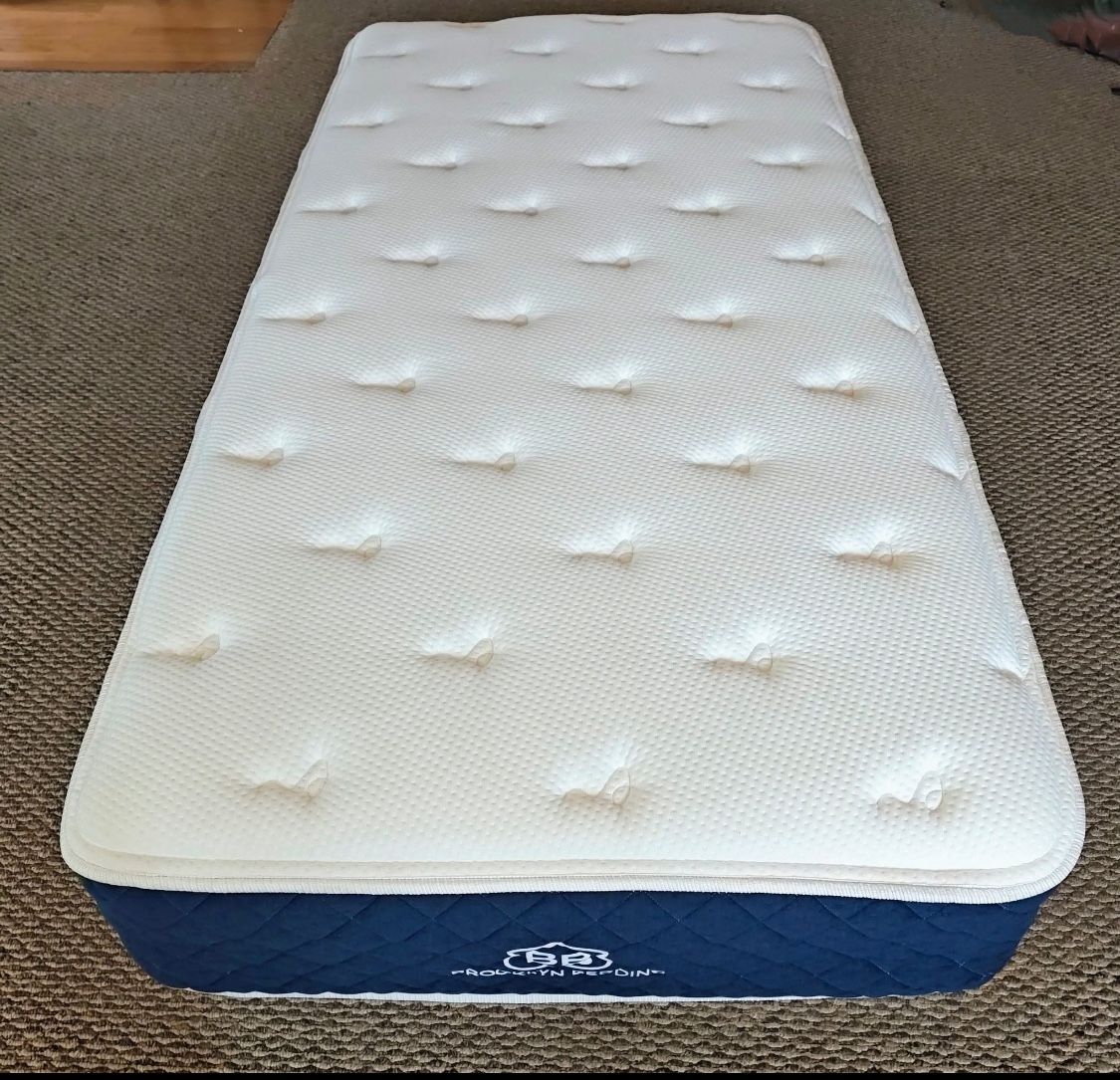 Brooklyn Bedding -Signature Hybrid Twin Mattress, like new