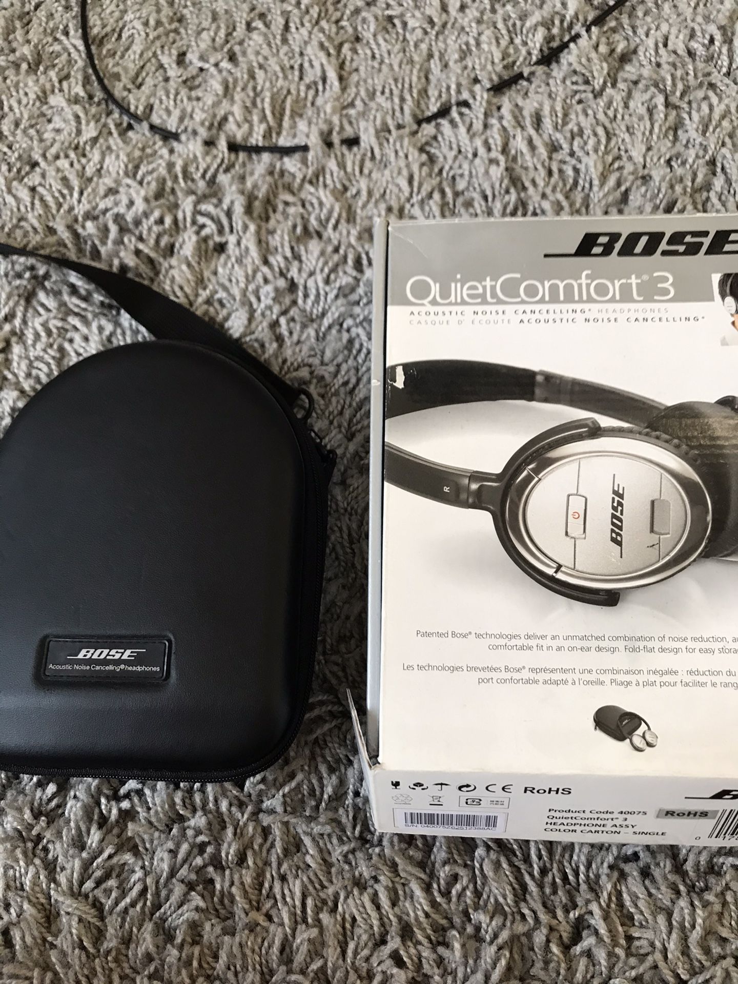 Bose Quiet Comfort 3 QC3 Noise Canceling Headphones + PS4 mic cable for online gaming