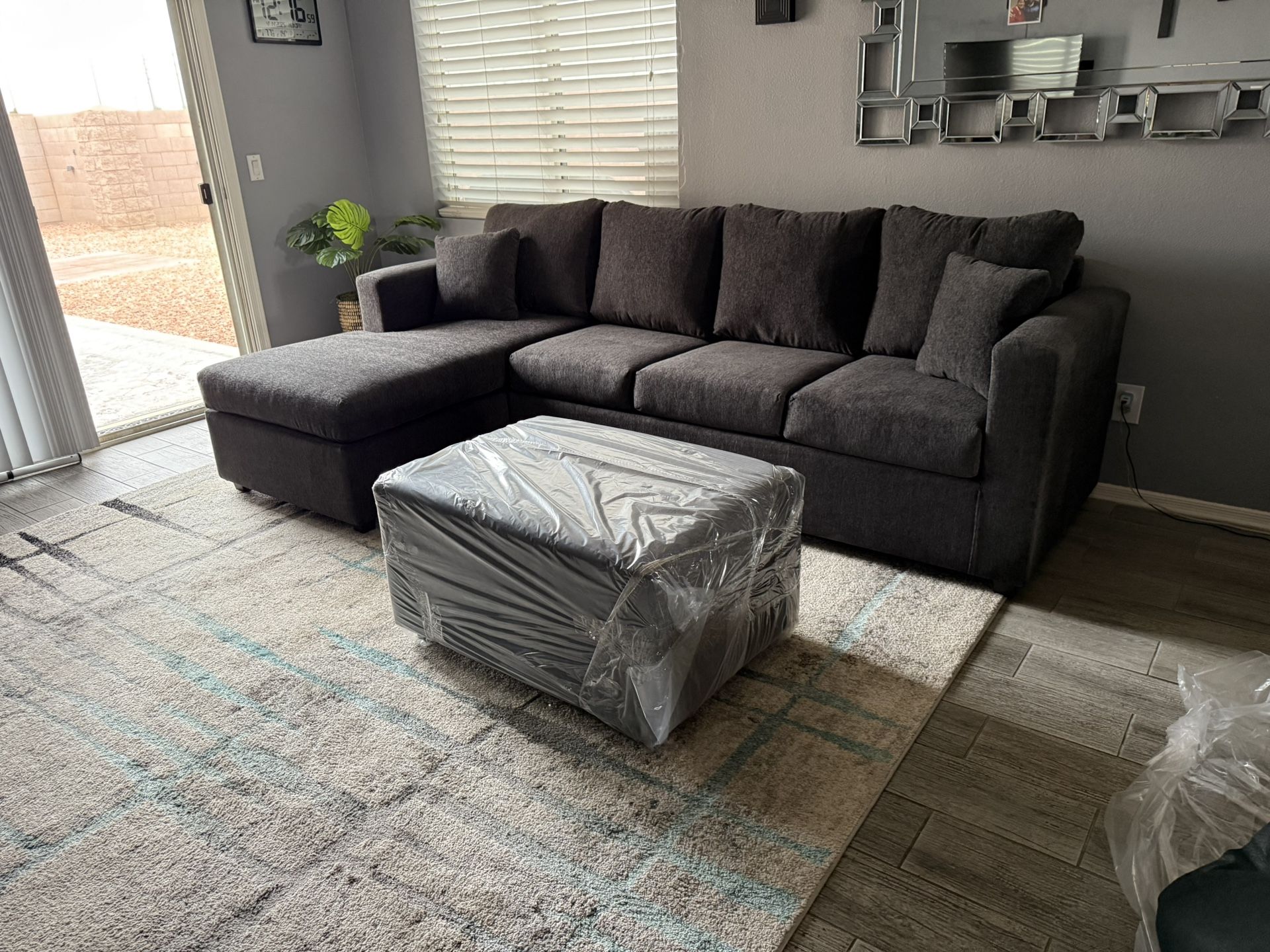 💥 Brand New Dark Grey Sectional With Free Ottoman