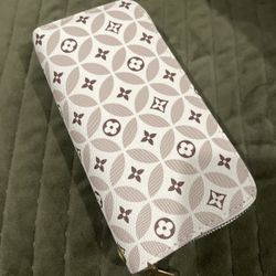 Women’s Designer White Wallet