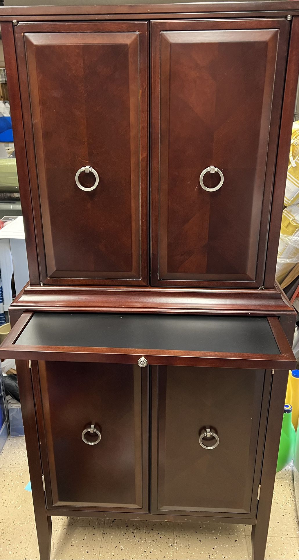 Bombay Co. Chesterfield Bar Cabinet 