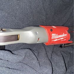 Milwaukee M 12 impact wrench