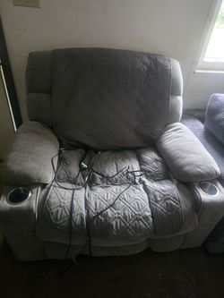https://offerup.com/redirect/?o=R3JleS5BdXRv Recliner. As is. With Cover