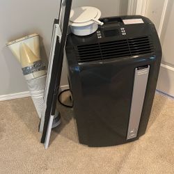 DeLonghi Indoor Air Conditioning Window Unit Working 