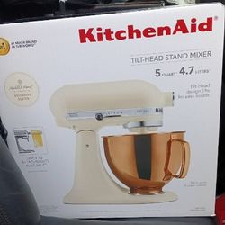 KitchenAid 5 Quart Tilt-Head Stand Mixer (Fresh Linen)