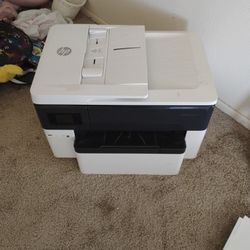 Hp Printer Used In Awesome Condition It Works Comes W Paper And Cartridges 3