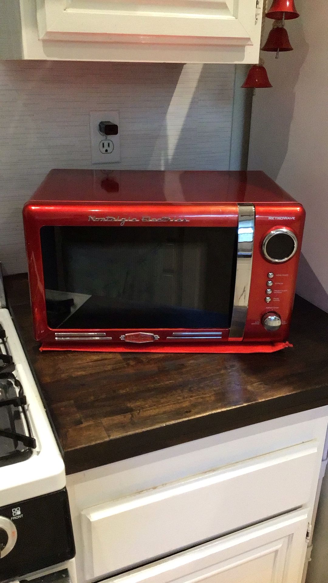 Red Nostalgia Electrics Microwave Oven
