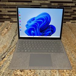Microsoft Surface Laptop 5 - 13 Inch - 500 GB SSD - 8 GB RAM - Intel i5 (12th Gen) - Microsoft Office 2024