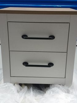 Night stand w/ dresser set