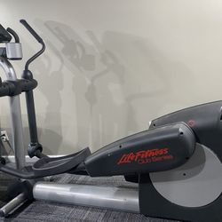 Life fitness club series Elliptical 