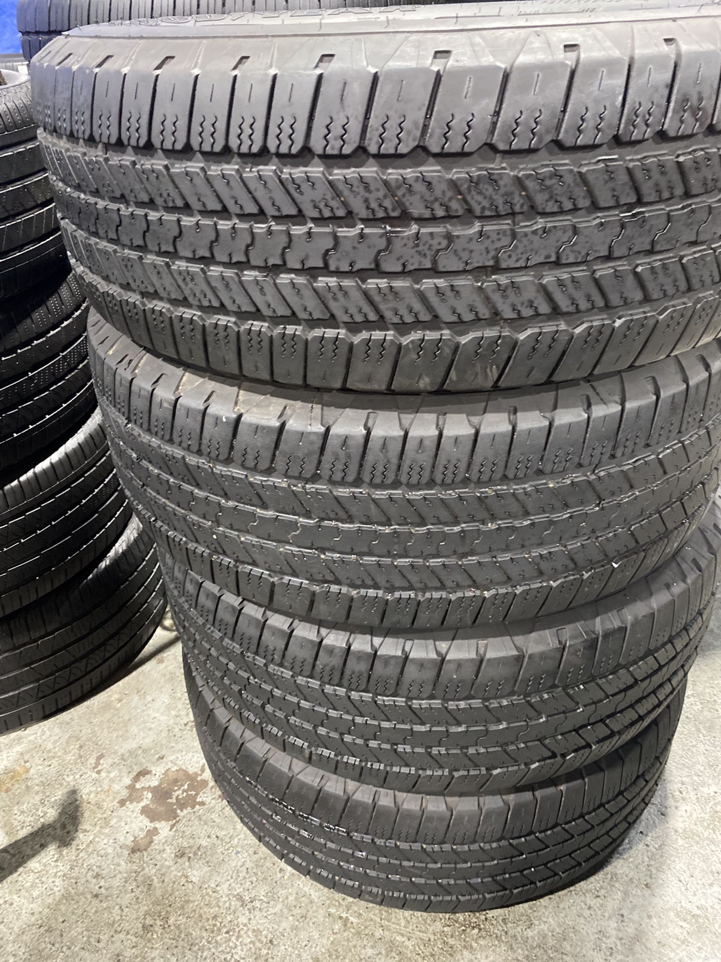 Set Of 4 Matching Tires All Season Goodyear Wrangler Size 275/55R20 for Sale in Burnham, IL