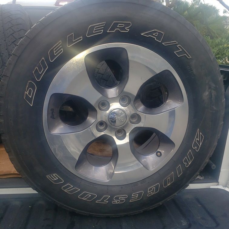 Jeep Wrangler Limited Wheels & Tires.