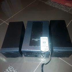 Yamaha CRX-040 CD Receiver With 2 Speakers 