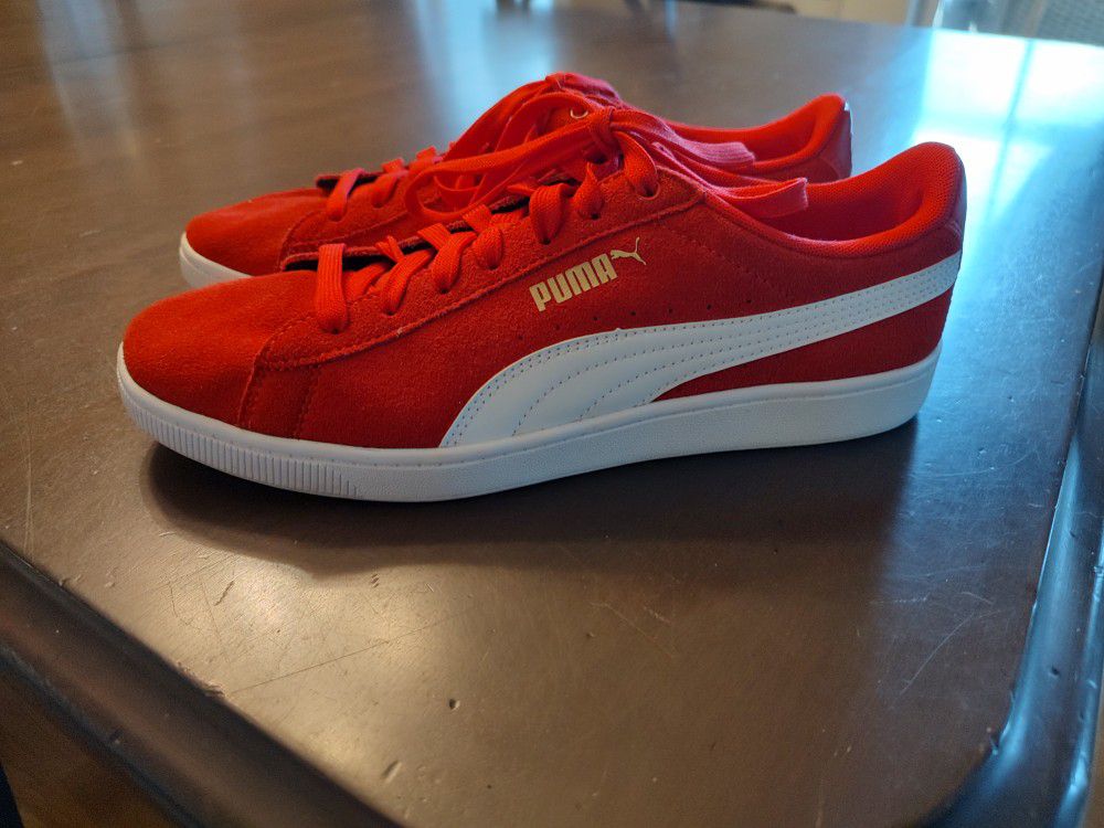 Red Puma Sneakers 