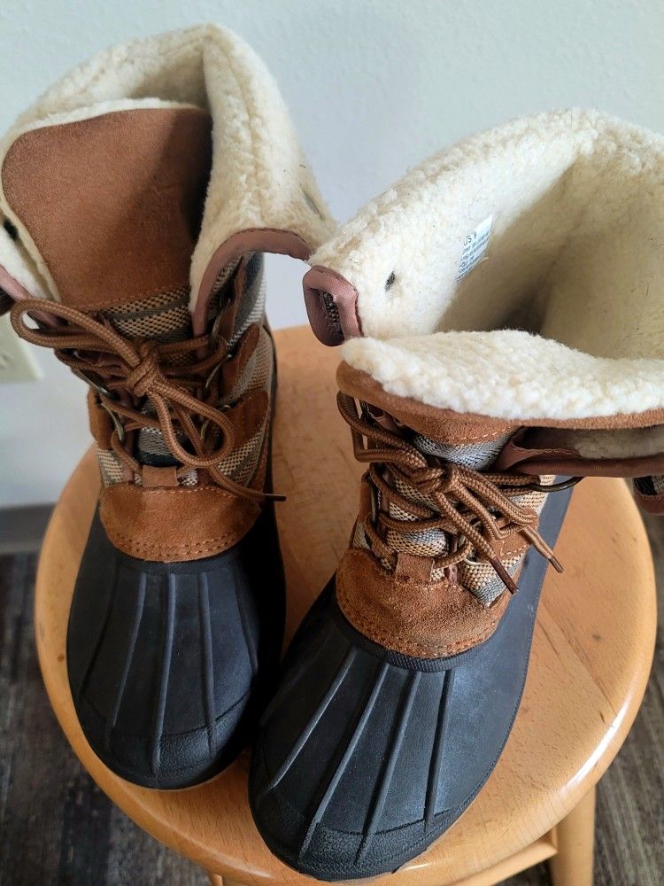 Waterproof Winter Boots – Warm & Comfy – Like New!