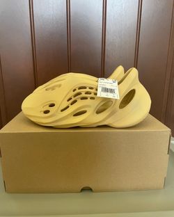 Yeezy Foam Runner Desert Sand DS Sz 6