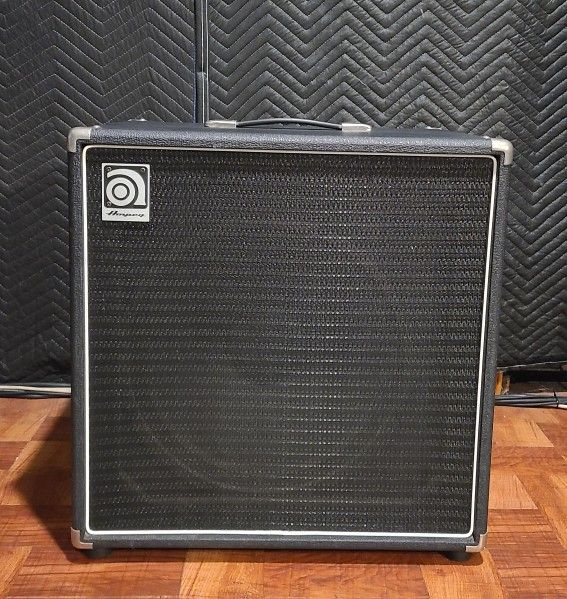 Ampeg BA-115 Combo Bass Amp