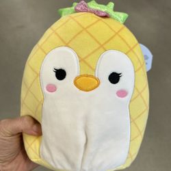Squishmallow 7.5 " Piper the penguin as Maui the pineapple