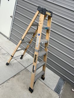 DeWalt Ladder 500 lbs Capacity