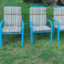 4 Outdoor Chairs With Cushions 