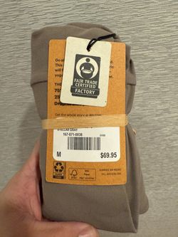 REI Womens 7/8 Leggings - size medium (originally $70)