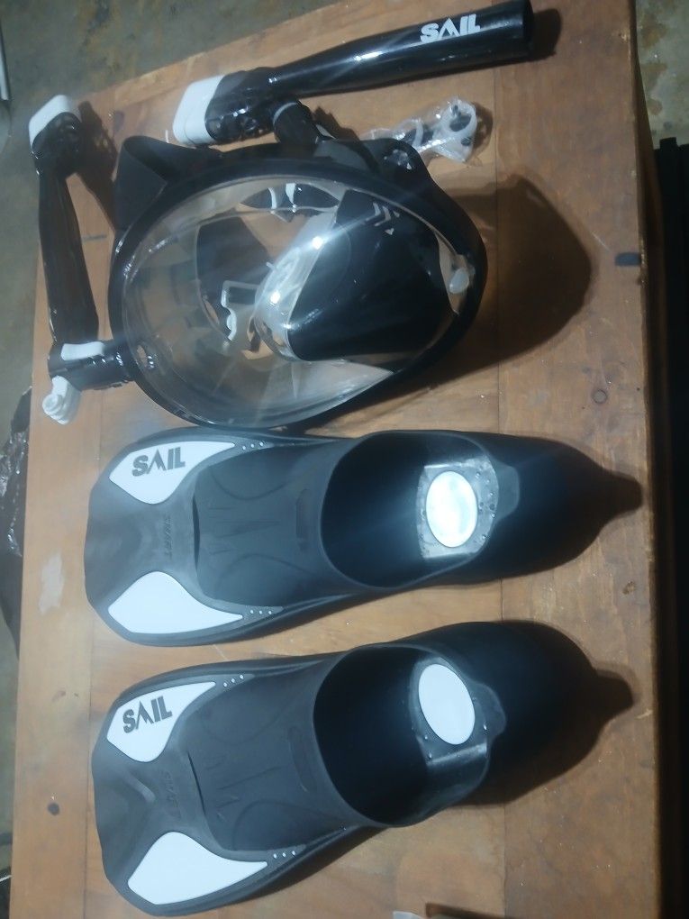 Sail Snorkle Set With full face mask and fins size 9-10