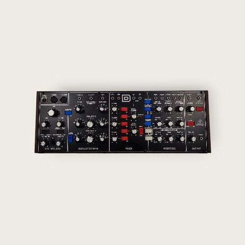 Behringer Synthesizer Model D