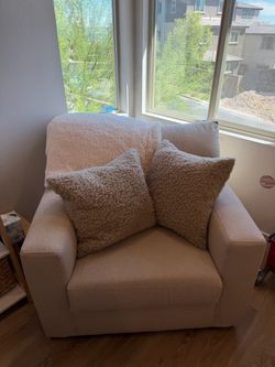 Living Spaces swivel chair