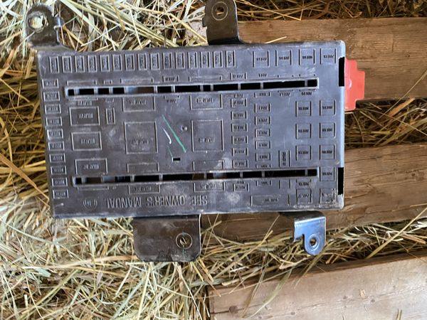 FORD F250/F350 fuse box with fuses 2005-2007 not sure if it fits other