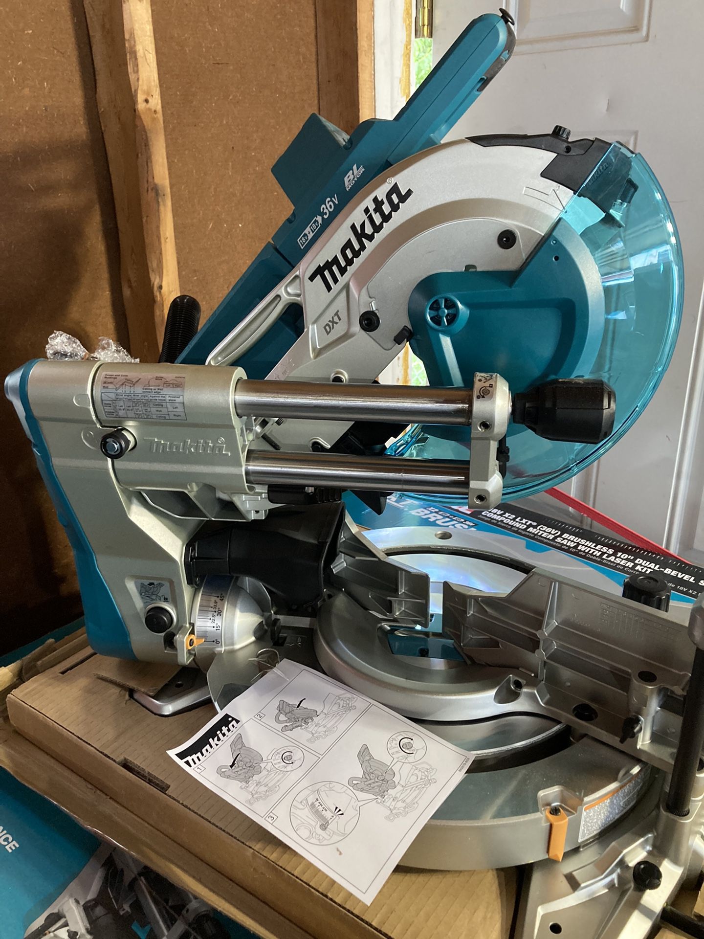 Makita XSL06 18V X2 LXT 10" Dual Bevel Sliding Compound Miter Saw “TOOL ONLY”