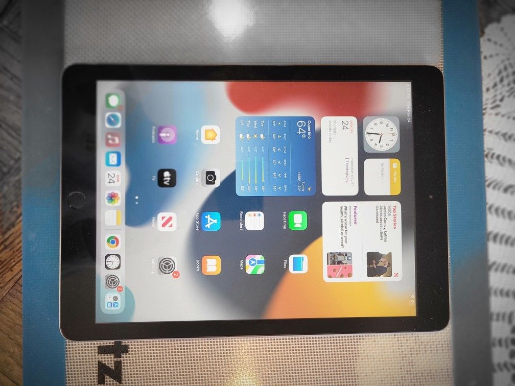 Apple Ipad 5th Generation 32GB Wifi A1822 Tablet Laptop