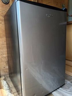 Mini refrigerator