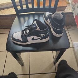 Jordan 1 Mids