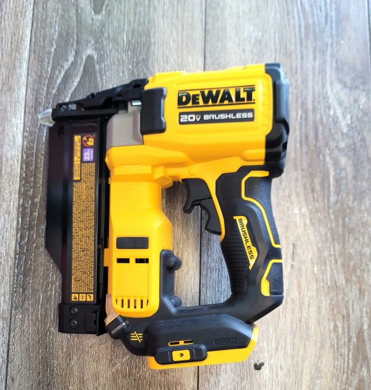 ATOMIC 20V MAX Lithium Ion Cordless 23 Gauge Pin Nailer Tool Only
(BRAND NEW)