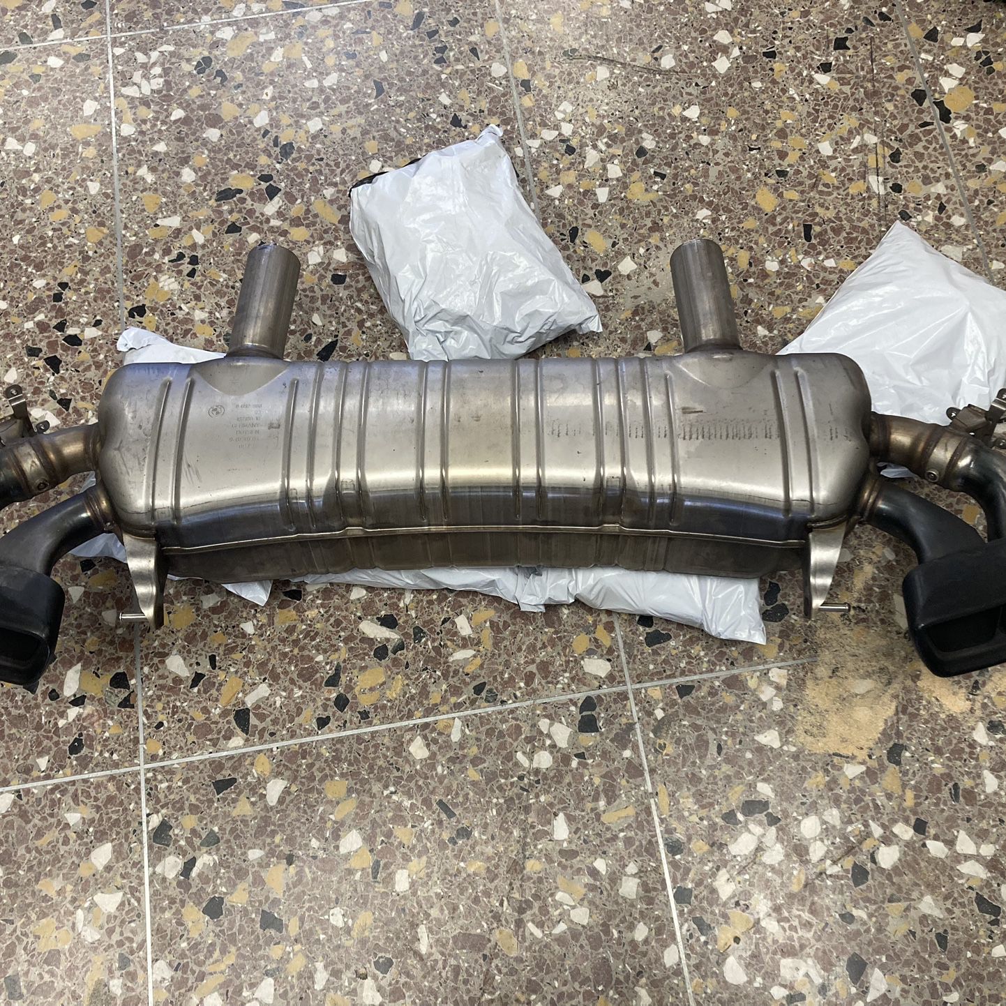 OEM 2016-19 BMW 740i 750i 4.4L Rear Exhaust W/tips