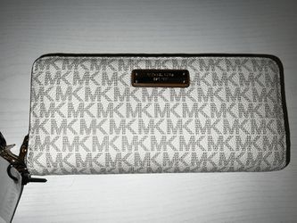 White Micheal Kors Wallet 