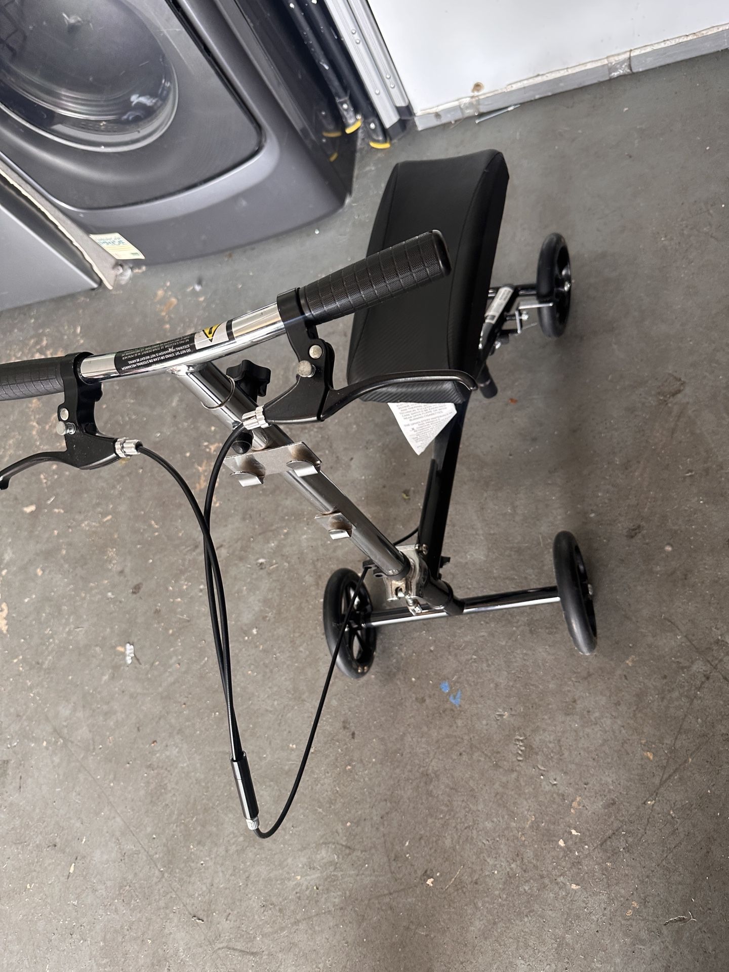 Knee walker scooter