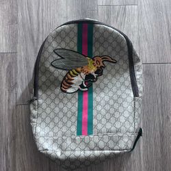 Gucci GG Supreme Animalier Bee Backpack