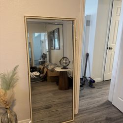 Pretty Mirror