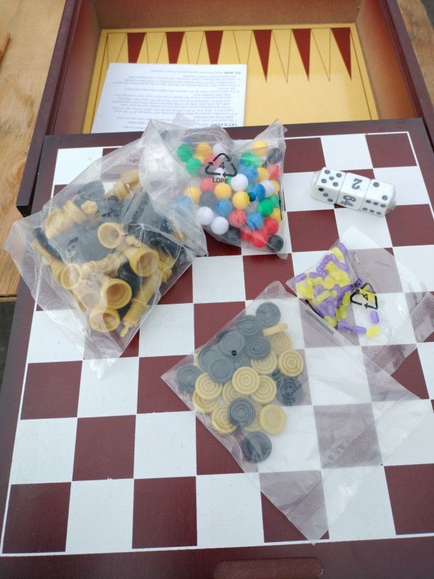 Open Item! New - 8 Games In One!
