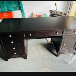 Expresso Desk In Amazing Condition