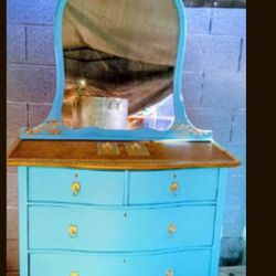 Vintage Chest Of Drawers Dresser W/Mirror 