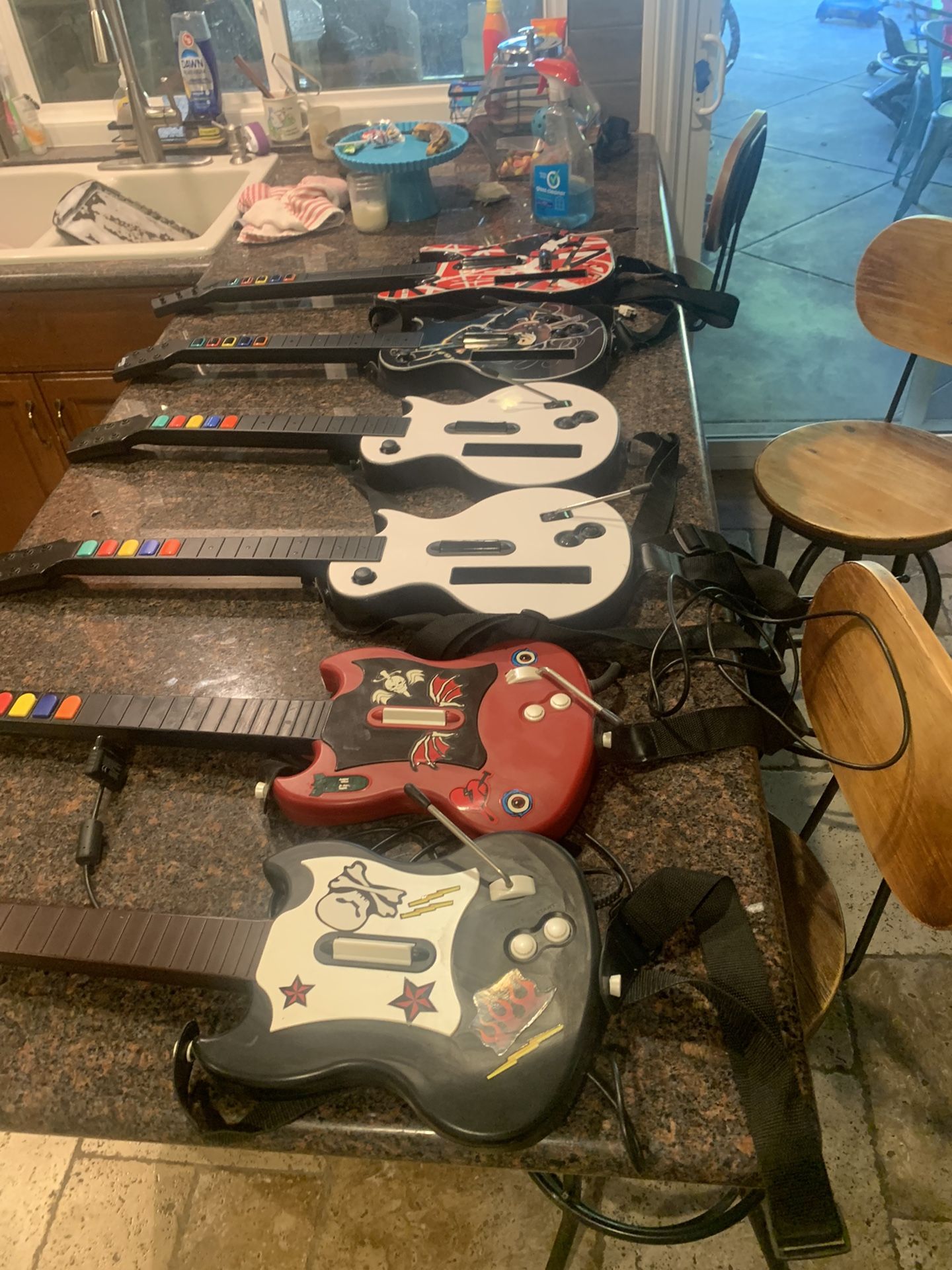 6 Guitar Hero Guitars 4 Wii / 2 Ps2 With Wire